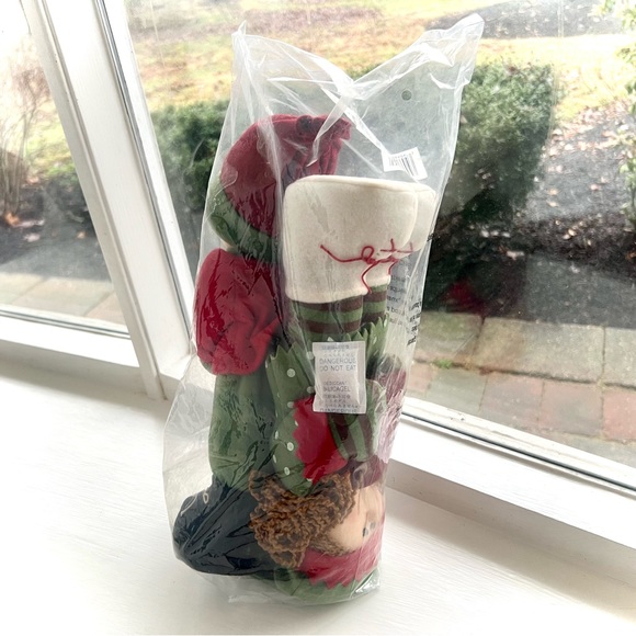 NEW Avon Carolers Musical Stuffed Figurines, Set of 2, Boy Sings Deck The Halls - Picture 6 of 16